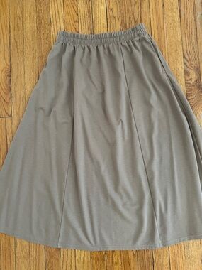 GU A-Line Midi Skirt - Elastic Waist NWOT XL but fits more like a L.